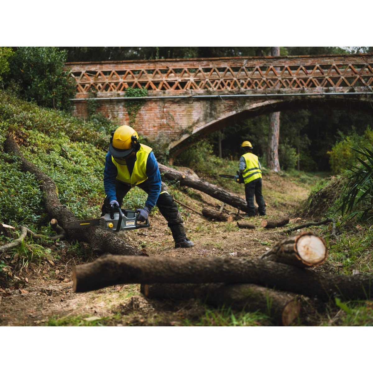Karcher Motosierra con batería y cargador